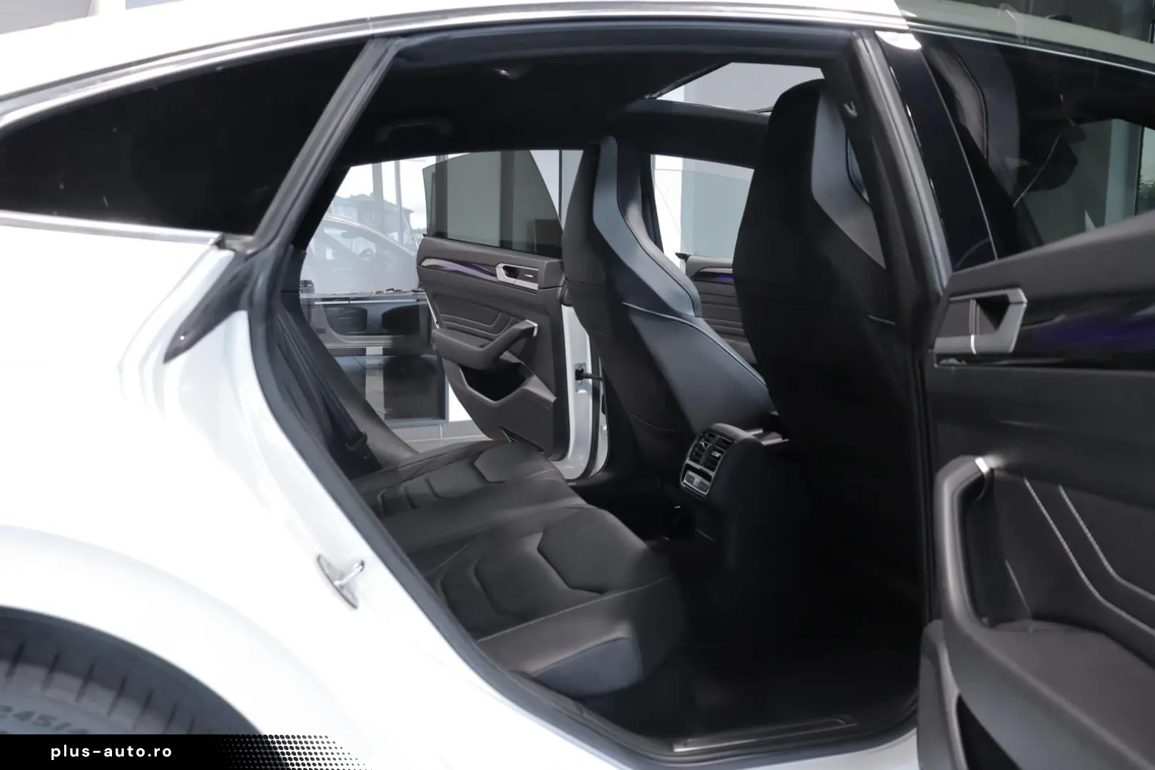 VW Arteon 1.4 TSI DSG R-LINE eHybrid  PANO MATRIX