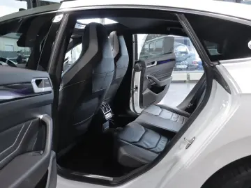 VW Arteon 1.4 TSI DSG R-LINE eHybrid  PANO MATRIX