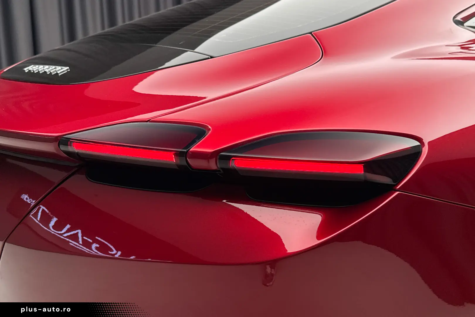Ferrari Roma  Rosso Portofino 360 Matrix Passenger Display