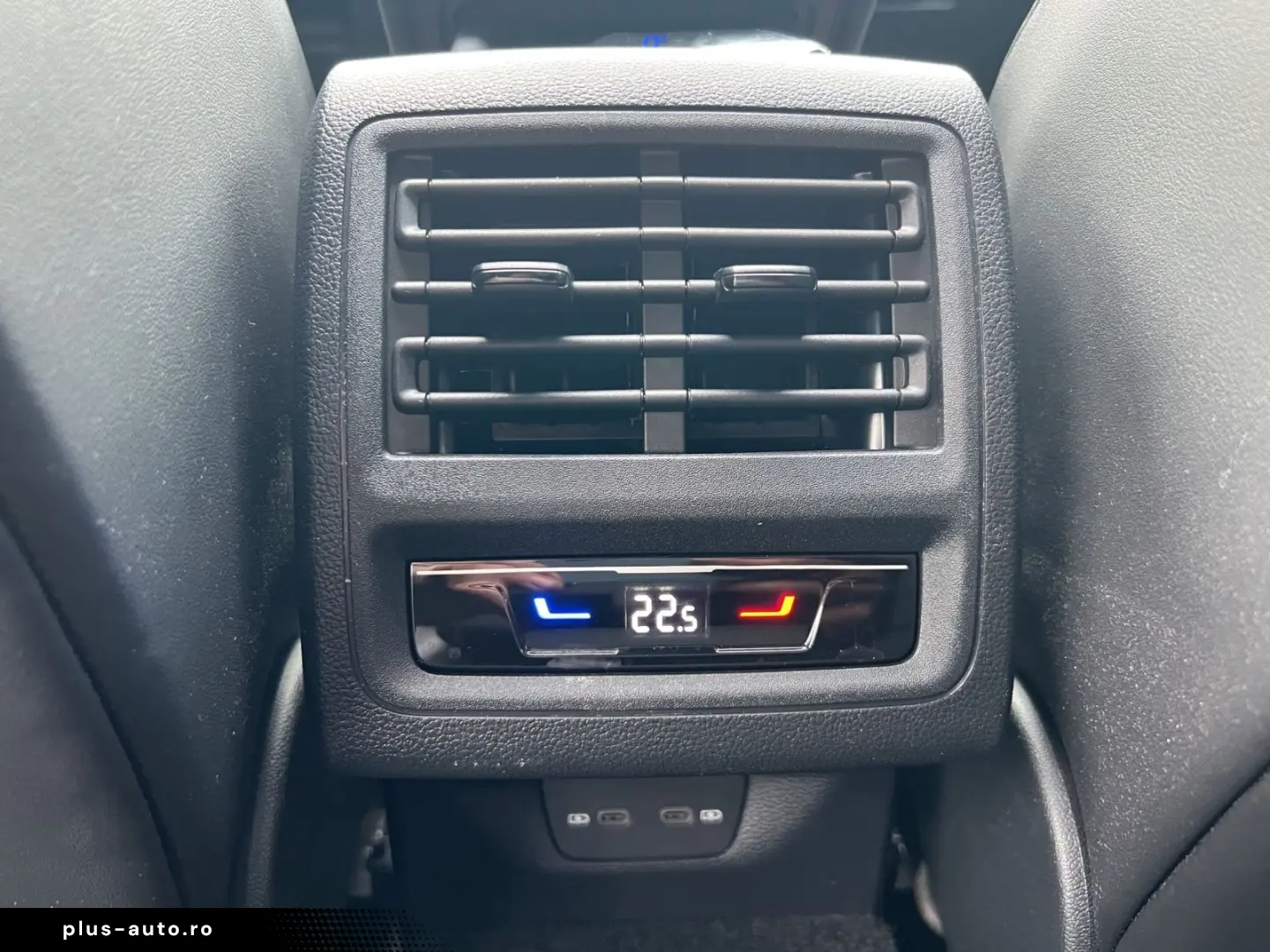 VW Golf VIII R Performance AKRA IQ HUD ACC LEDER 19