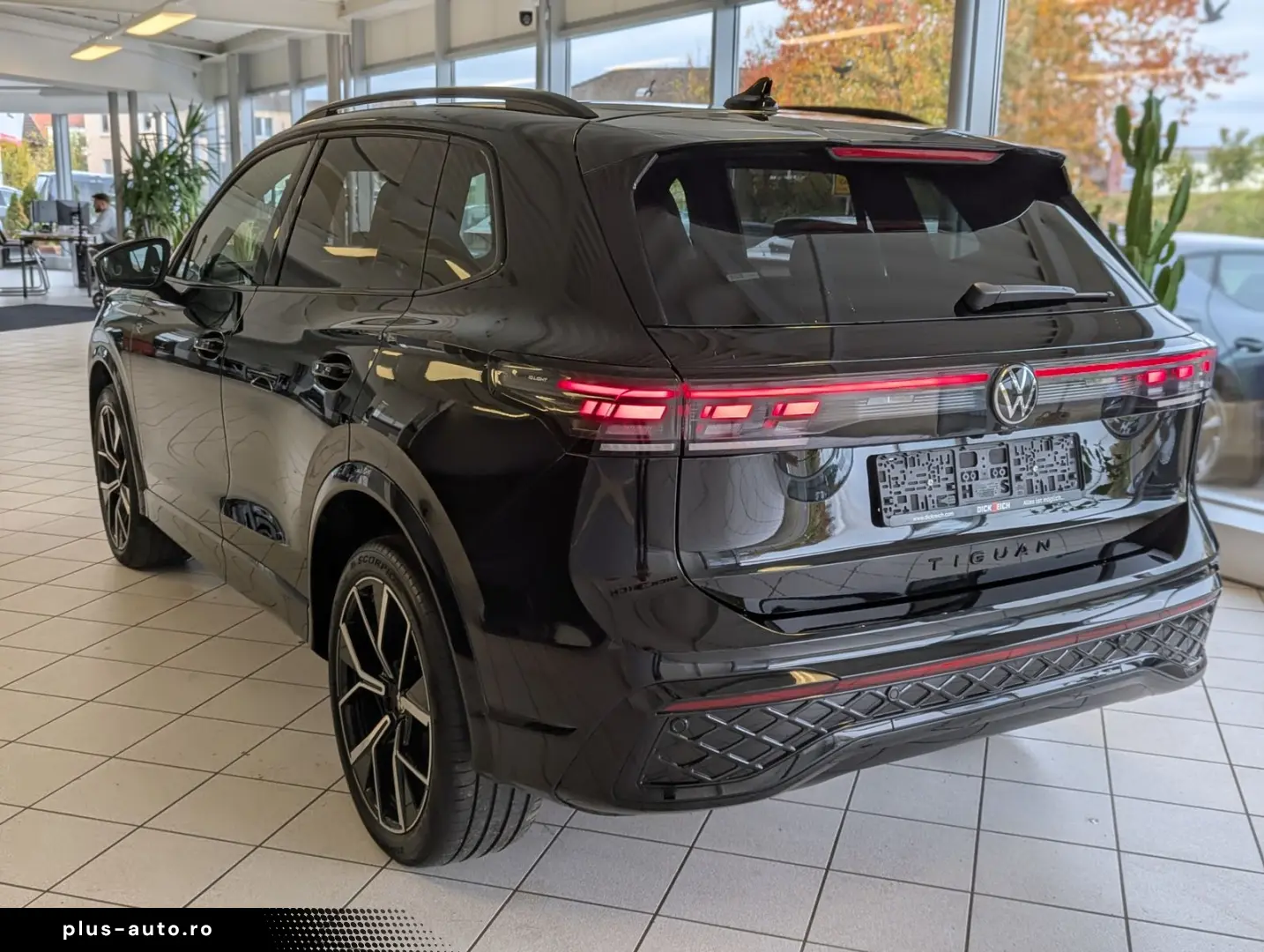 VW Tiguan 2.0TDI R-Line 4M Pano Black Matrix AHK 20