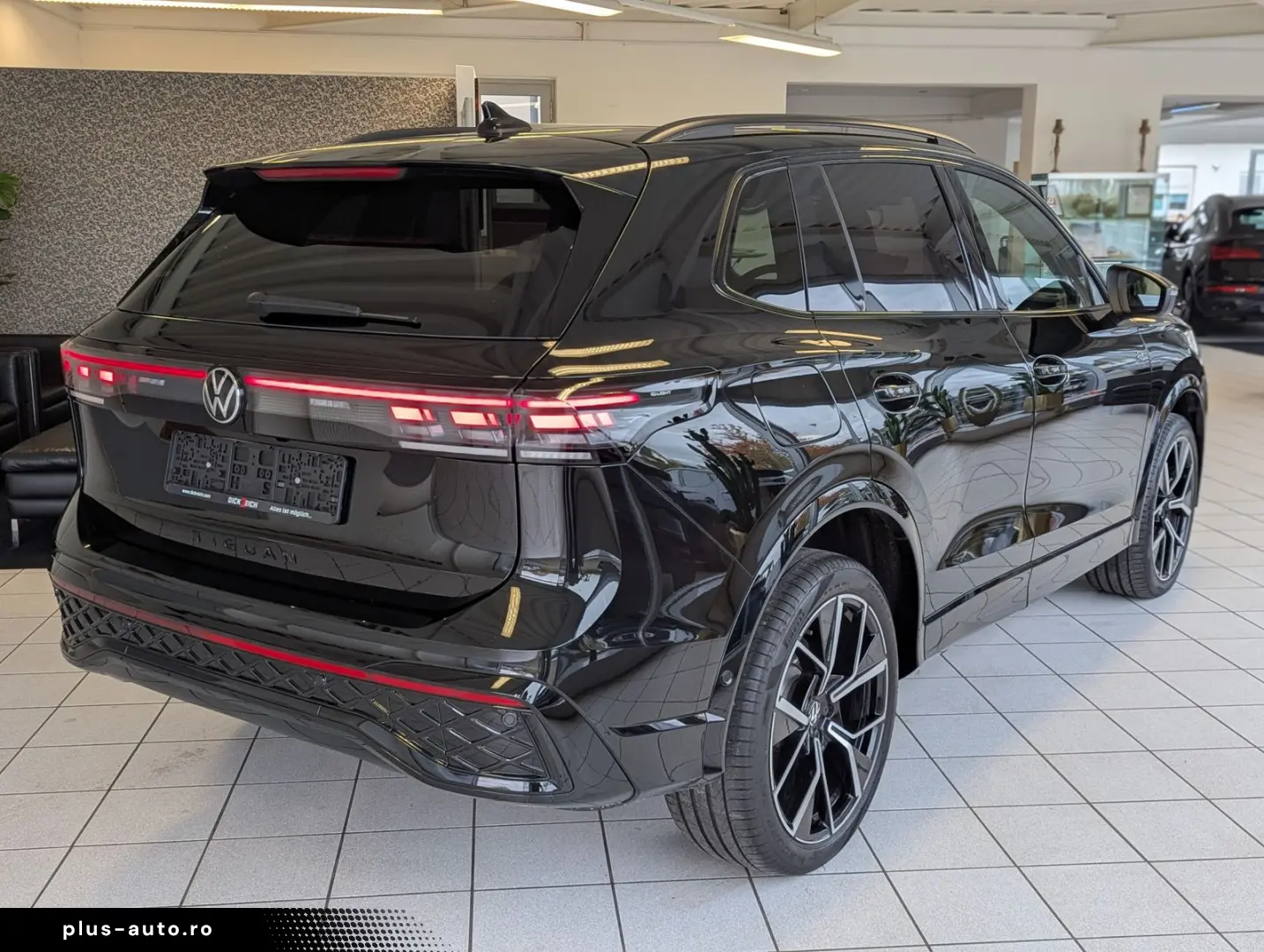 VW Tiguan 2.0TDI R-Line 4M Pano Black Matrix AHK 20