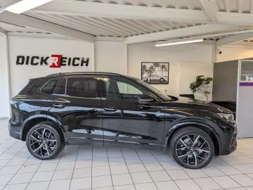 VW Tiguan 2.0TDI R-Line 4M Pano Black Matrix AHK 20