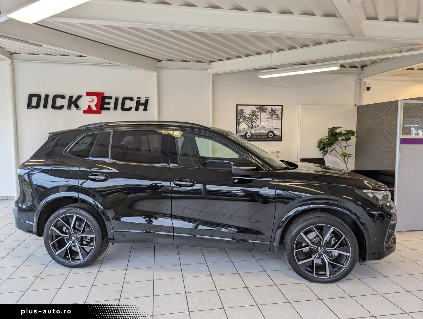 VW Tiguan 2.0TDI R-Line 4M Pano Black Matrix AHK 20