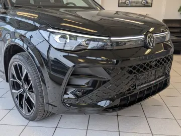 VW Tiguan 2.0TDI R-Line 4M Pano Black Matrix AHK 20