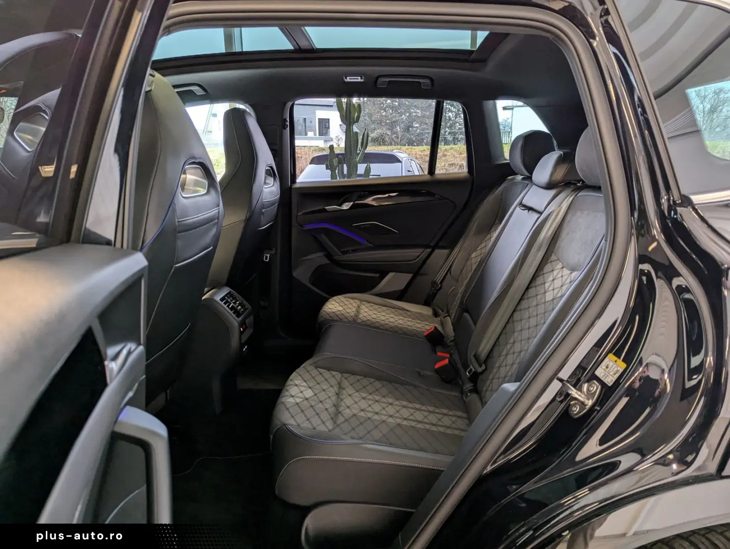 VW Tiguan 2.0TDI R-Line 4M Pano Black Matrix AHK 20
