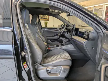 VW Tiguan 2.0TDI R-Line 4M Pano Black Matrix AHK 20