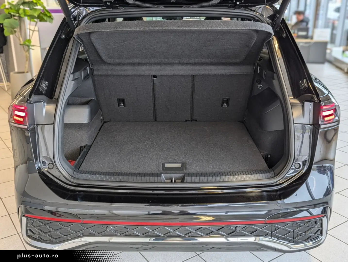 VW Tiguan 2.0TDI R-Line 4M Pano Black Matrix AHK 20