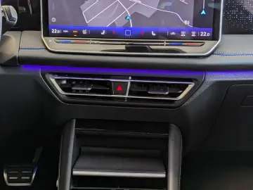VW Tiguan 2.0TDI R-Line 4M Pano Black Matrix AHK 20