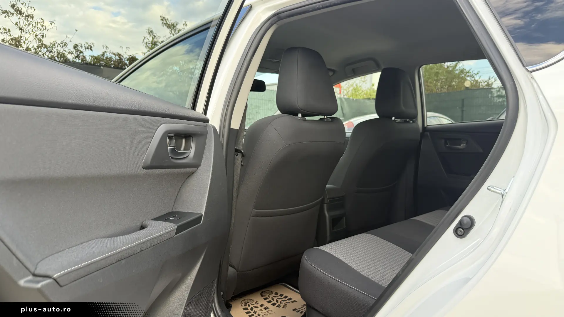 1.8   Alcantara   Keyless   2 Seturi Jante   RAR Efectuat