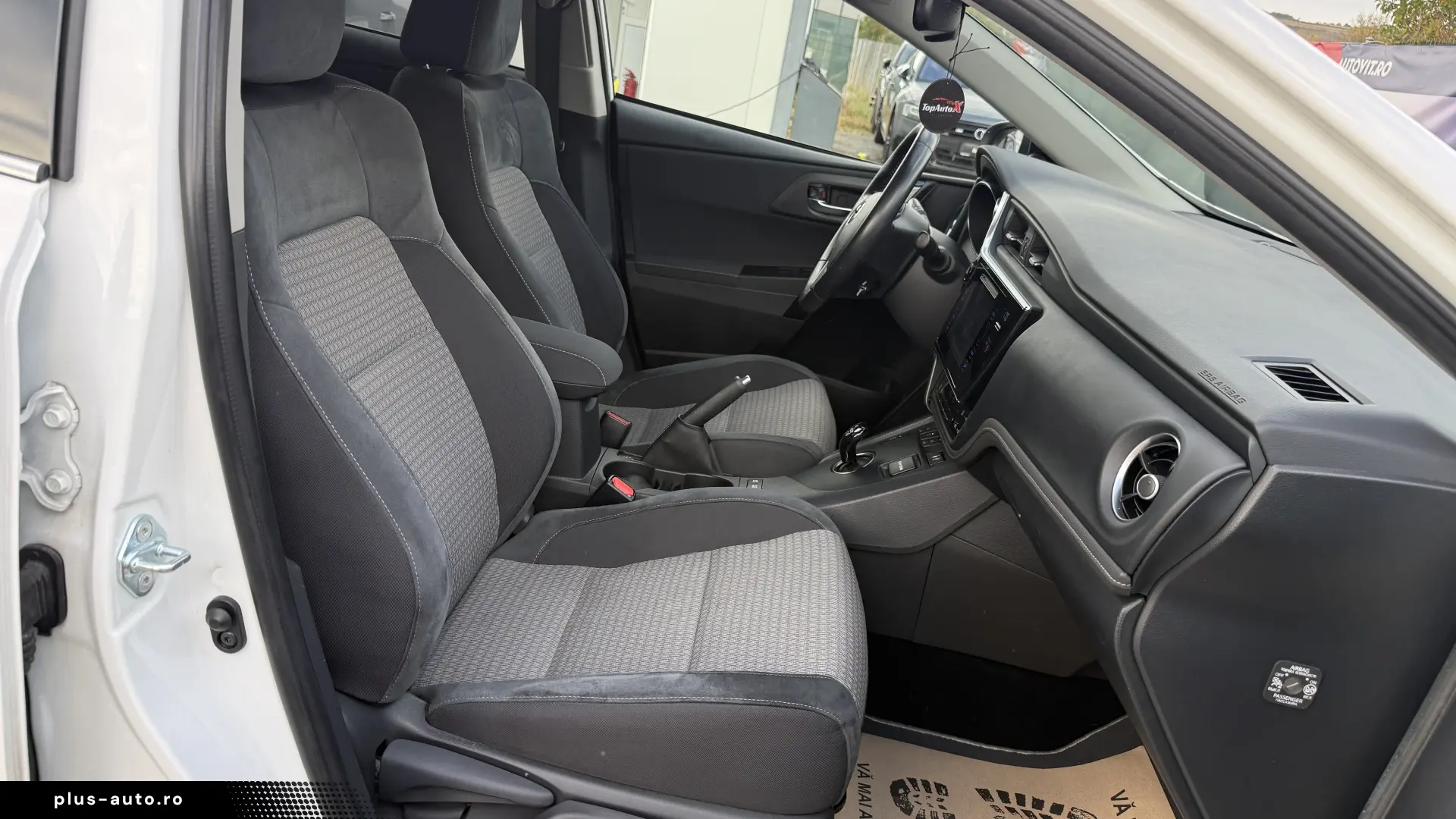 1.8   Alcantara   Keyless   2 Seturi Jante   RAR Efectuat