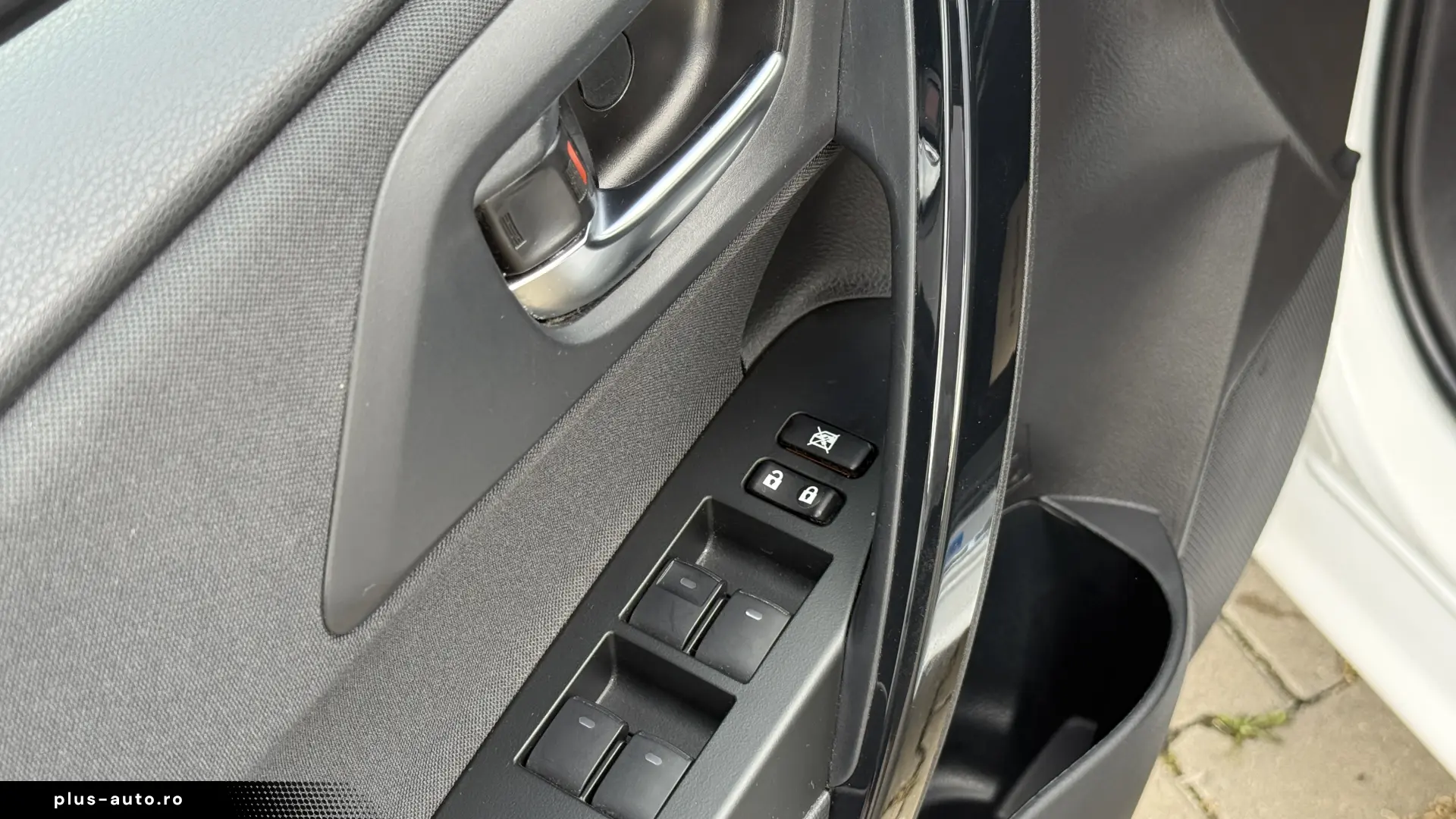 1.8   Alcantara   Keyless   2 Seturi Jante   RAR Efectuat