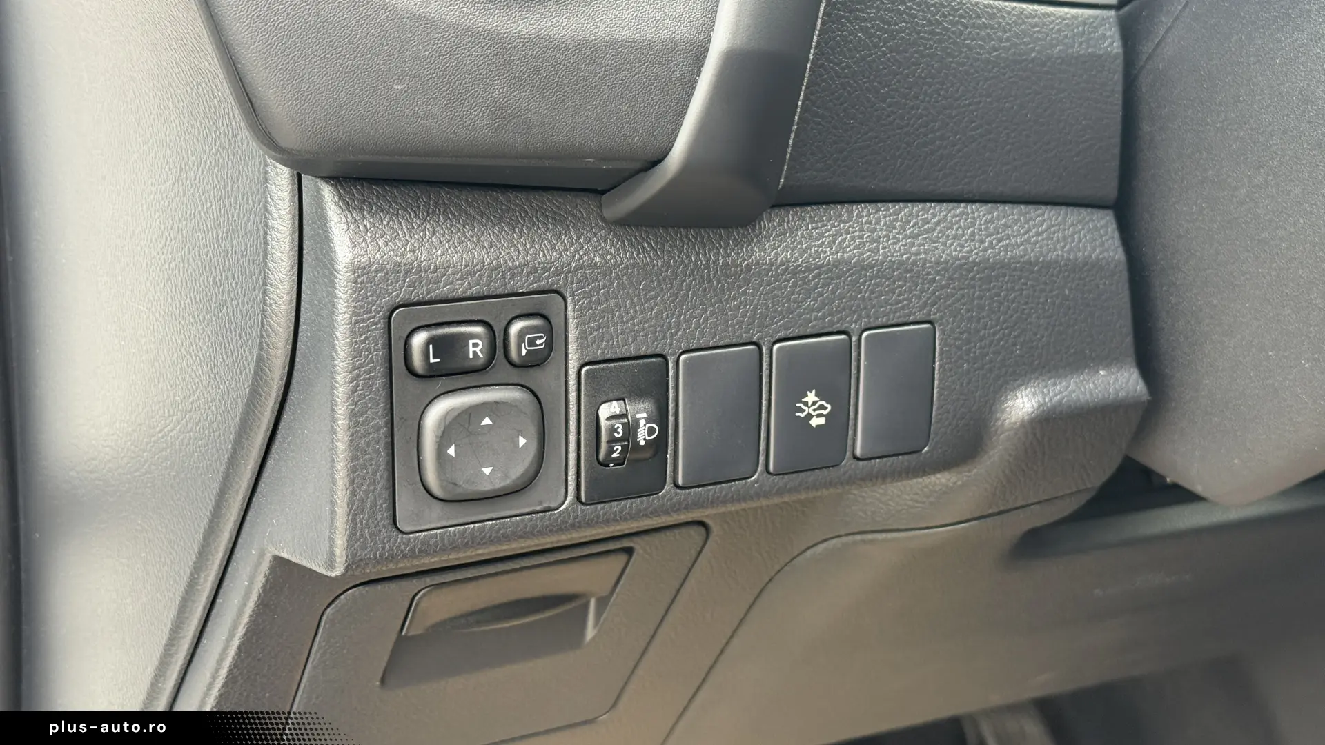 1.8   Alcantara   Keyless   2 Seturi Jante   RAR Efectuat