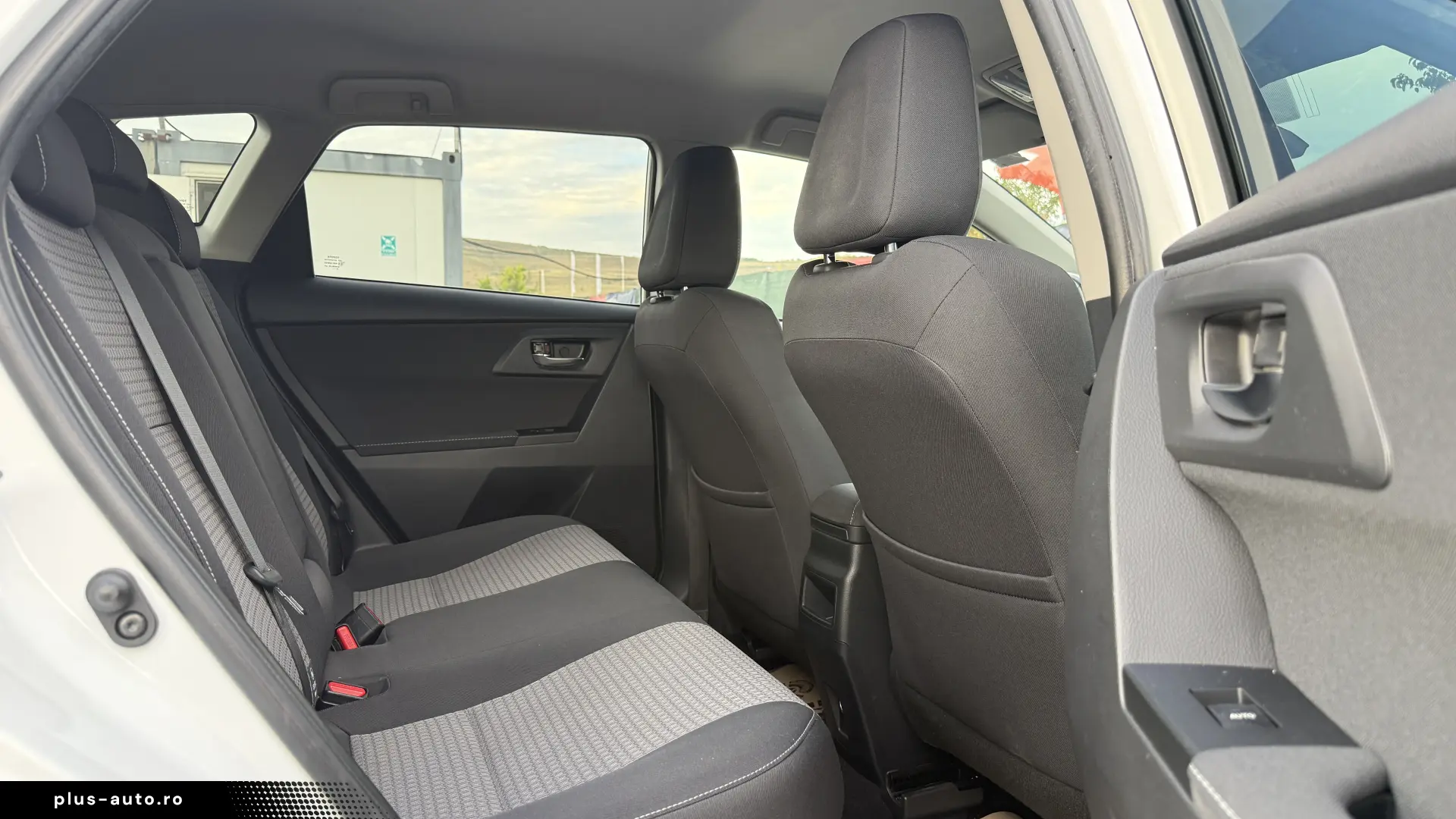 1.8   Alcantara   Keyless   2 Seturi Jante   RAR Efectuat