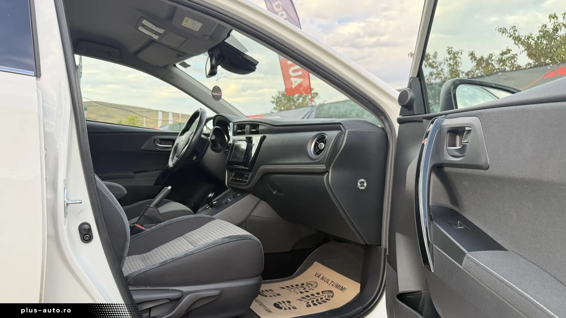 1.8   Alcantara   Keyless   2 Seturi Jante   RAR Efectuat