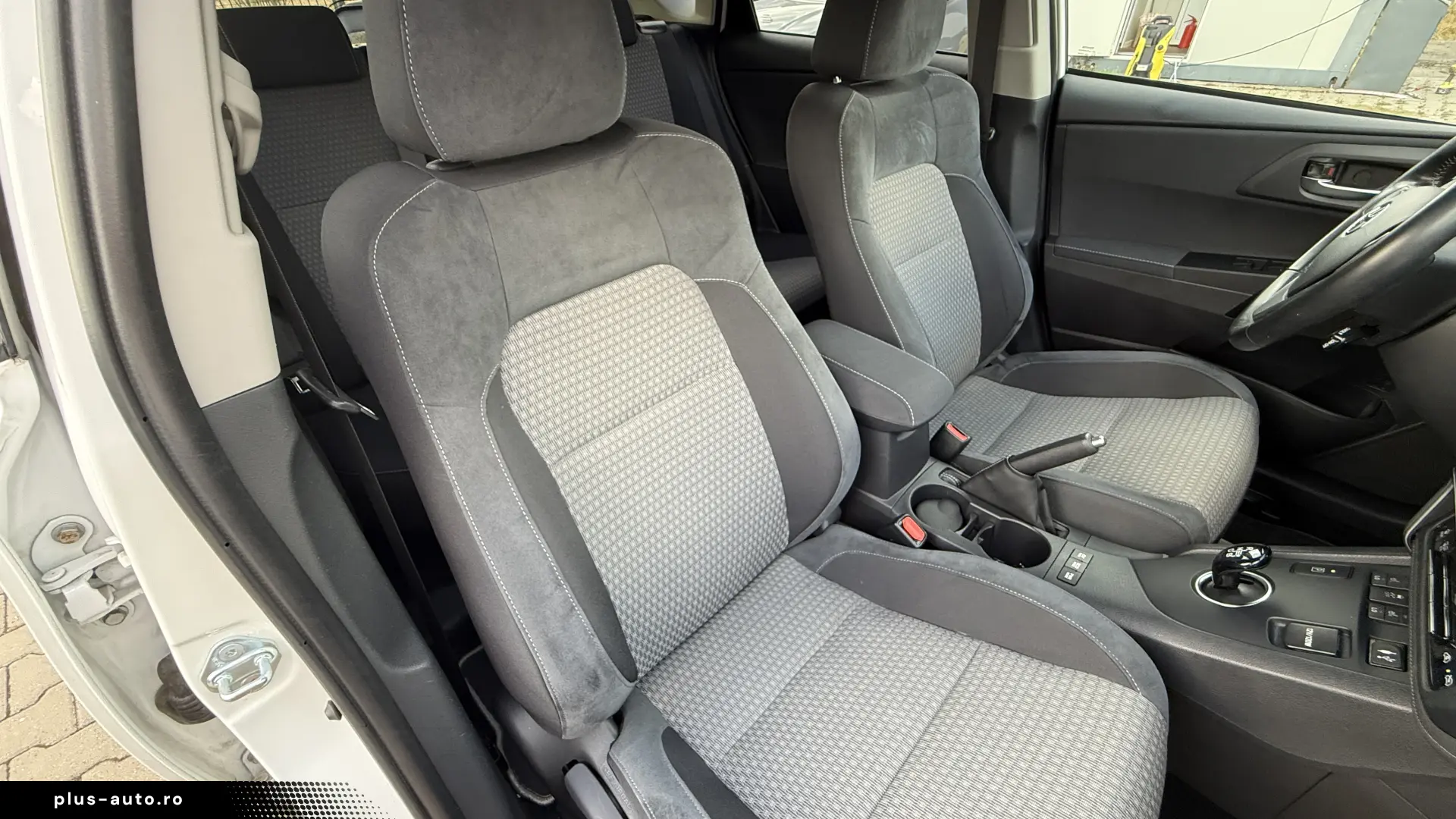 1.8   Alcantara   Keyless   2 Seturi Jante   RAR Efectuat