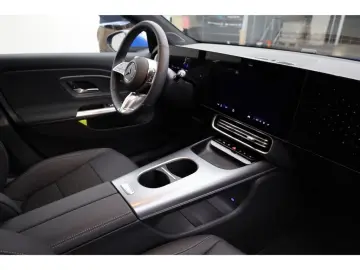 Mercedes-Benz CLA 200 - Electric