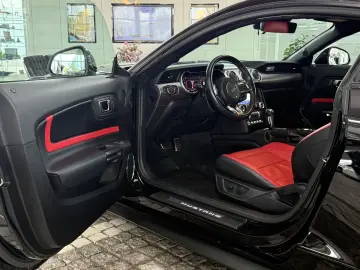 FORD Mustang GT V8 Fastback Aut.   KW V3 Leder rot