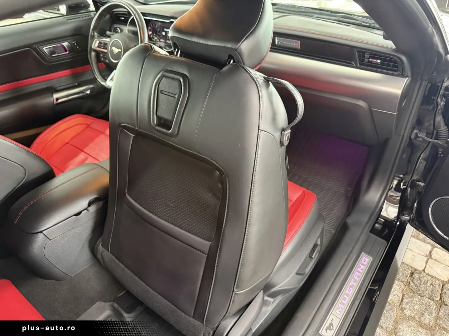 FORD Mustang GT V8 Fastback Aut.   KW V3 Leder rot