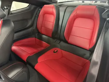 FORD Mustang GT V8 Fastback Aut.   KW V3 Leder rot