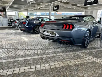 FORD Mustang GT V8 Fastback Aut.   KW V3 Leder rot