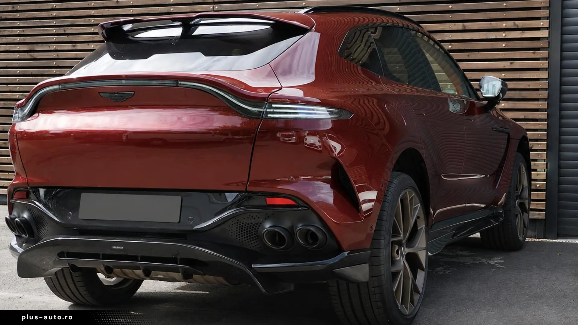 Aston Martin DBX 707 MY25 B&W Ceramic Monotone 23´