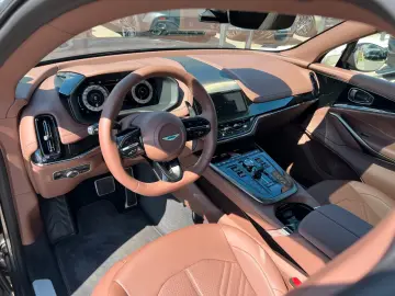 Aston Martin DBX S