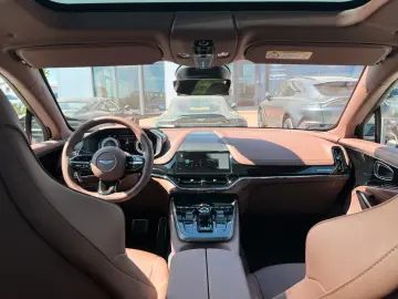 Aston Martin DBX S