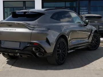 Aston Martin DBX S