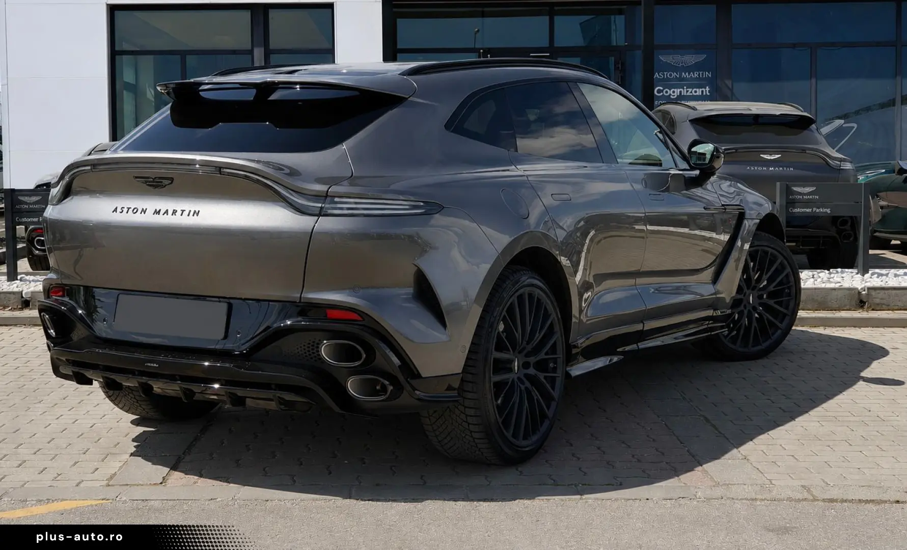 Aston Martin DBX S