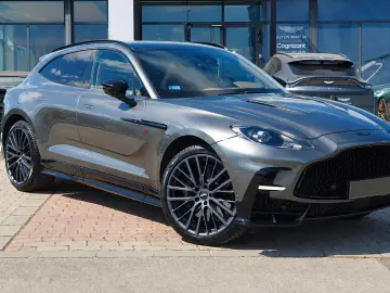Aston Martin DBX S
