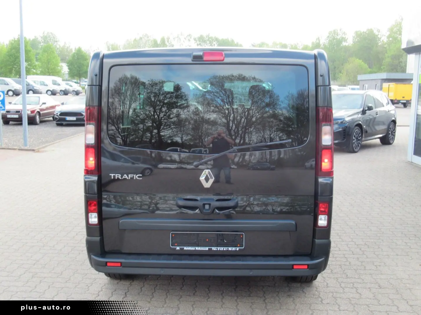 RENAULT Trafic Combi 9 Sitzer Navi PDC