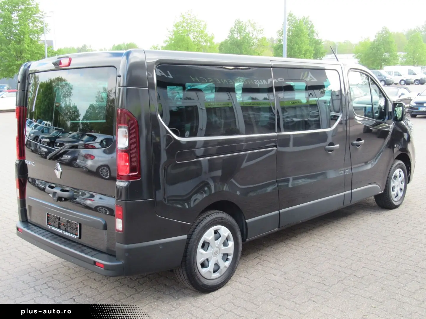 RENAULT Trafic Combi 9 Sitzer Navi PDC