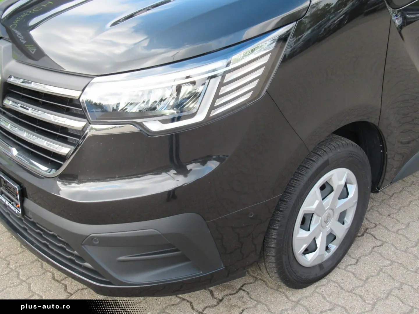 RENAULT Trafic Combi 9 Sitzer Navi PDC