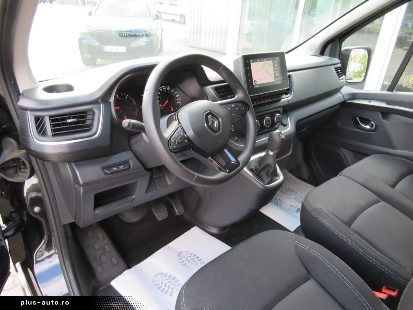 RENAULT Trafic Combi 9 Sitzer Navi PDC