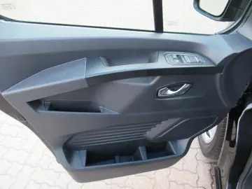 RENAULT Trafic Combi 9 Sitzer Navi PDC