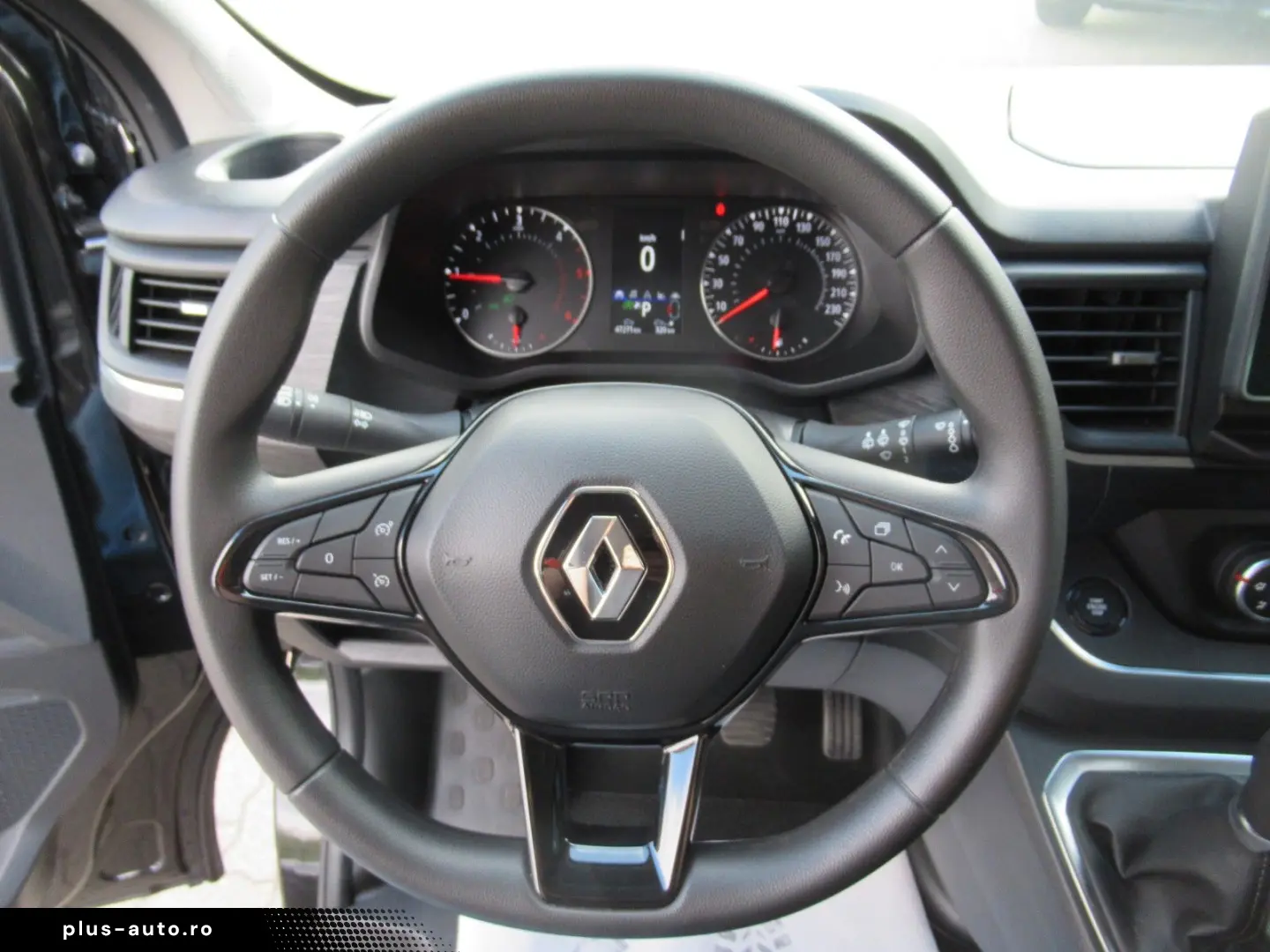 RENAULT Trafic Combi 9 Sitzer Navi PDC