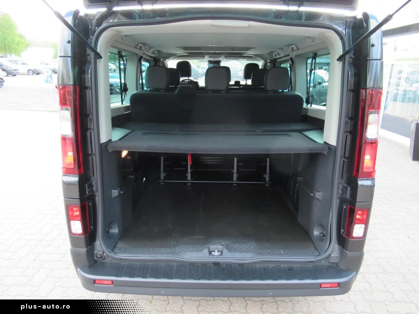 RENAULT Trafic Combi 9 Sitzer Navi PDC