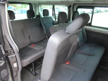 RENAULT Trafic Combi 9 Sitzer Navi PDC