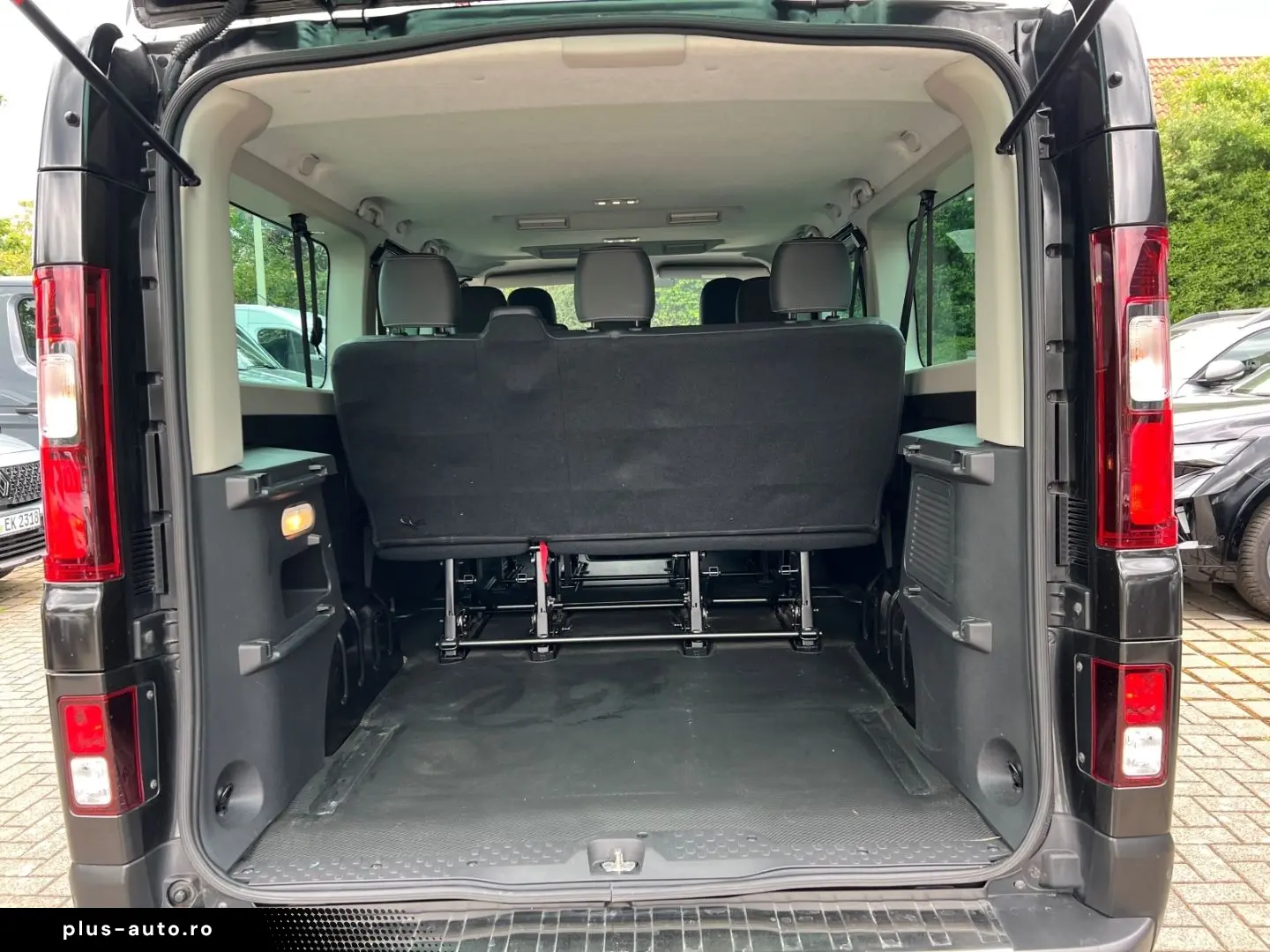 RENAULT Trafic Combi Irmscher Edition L2H1 3 0t Life 2.0