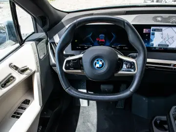 BMW iX M60 M-SPORT HUD PANO ACC AHK KAM RFK DAB