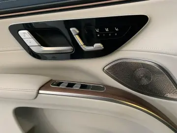 MERCEDES-BENZ EQS 450  SUV Hyperscreen HUD AHK Akust…
