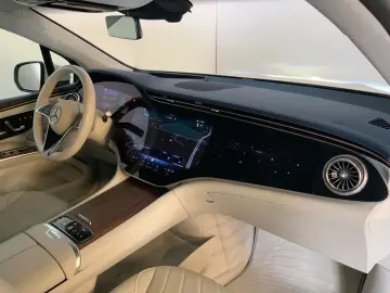 MERCEDES-BENZ EQS 450  SUV Hyperscreen HUD AHK Akust…