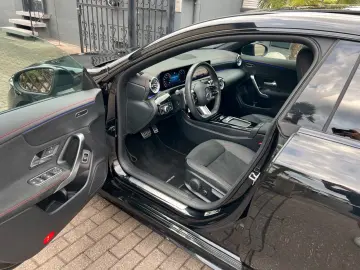 MERCEDES-BENZ CLA 180 COUPÉ! AMG! NIGHT! PANO! DISTR.!