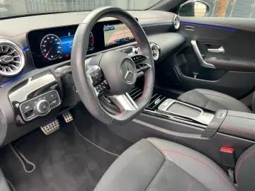 MERCEDES-BENZ CLA 180 COUPÉ! AMG! NIGHT! PANO! DISTR.!