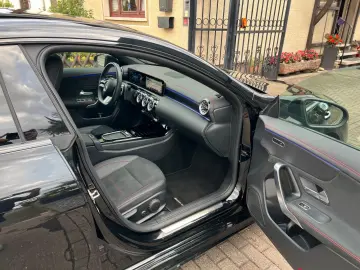 MERCEDES-BENZ CLA 180 COUPÉ! AMG! NIGHT! PANO! DISTR.!