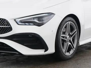 MERCEDES-BENZ CLA 180 Coupé AMG Premium LED Panorama…