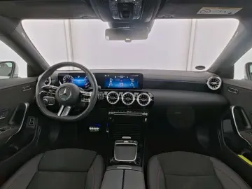 MERCEDES-BENZ CLA 180 Coupé AMG Premium LED Panorama…