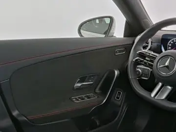 MERCEDES-BENZ CLA 180 Coupé AMG Premium LED Panorama…