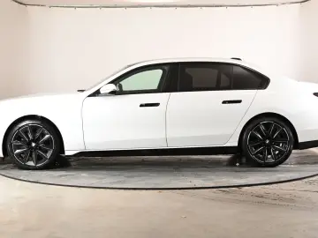 BMW 740 740d xDrive M Sport ACC Stand-Hzg AHK RFK...